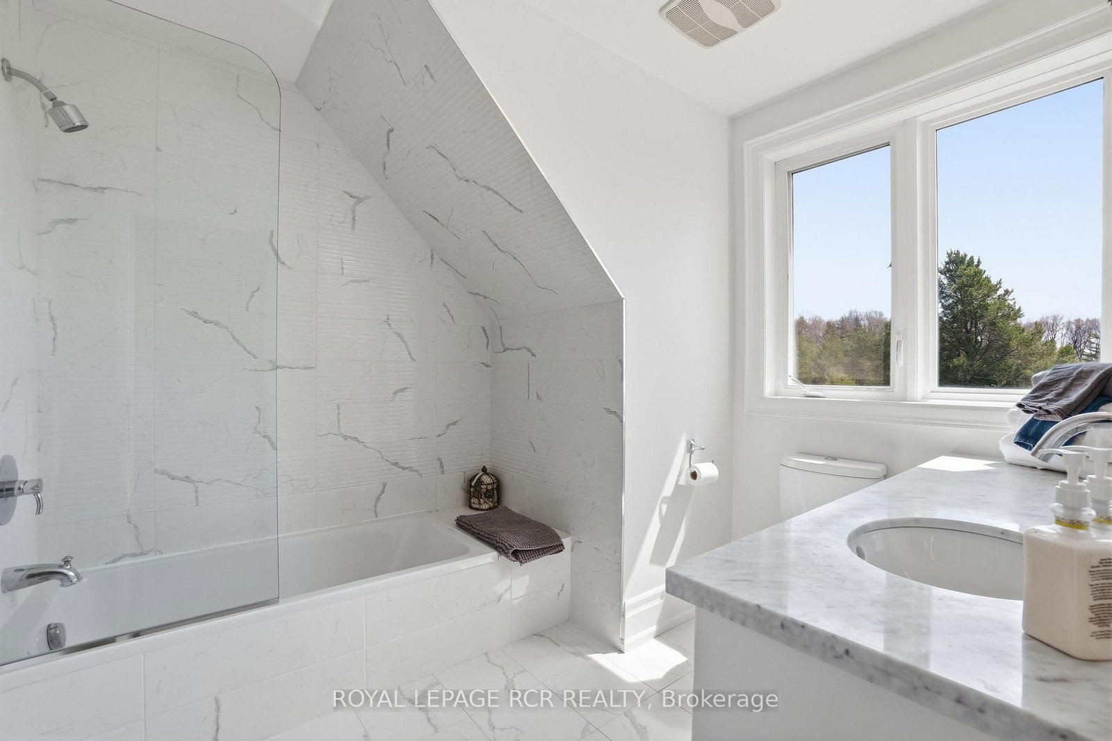 7 Proctor Avenue • Caledon, ON photo 35