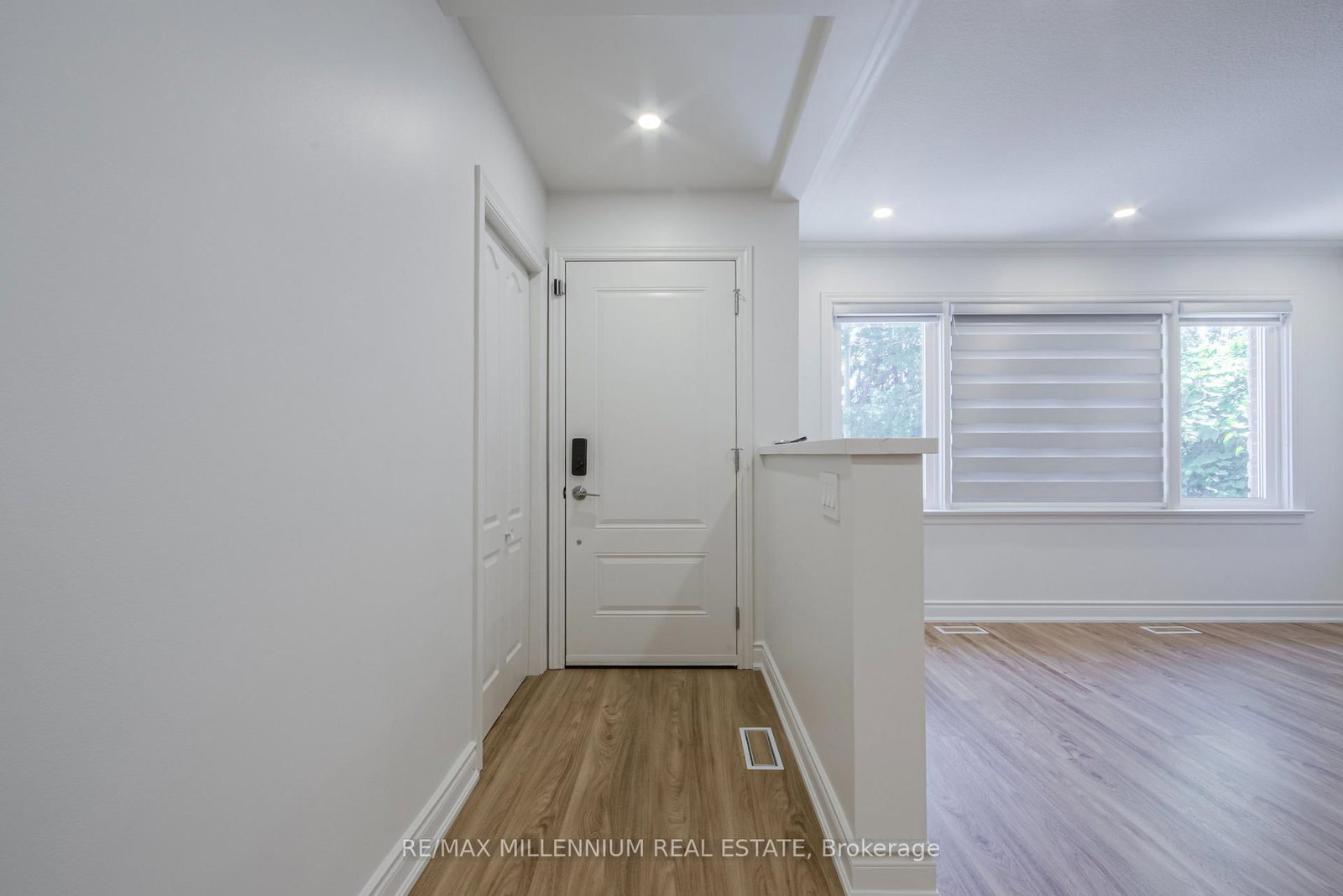 1285 Rebecca Oakville,ON L6L 1Z3 — Photo 10