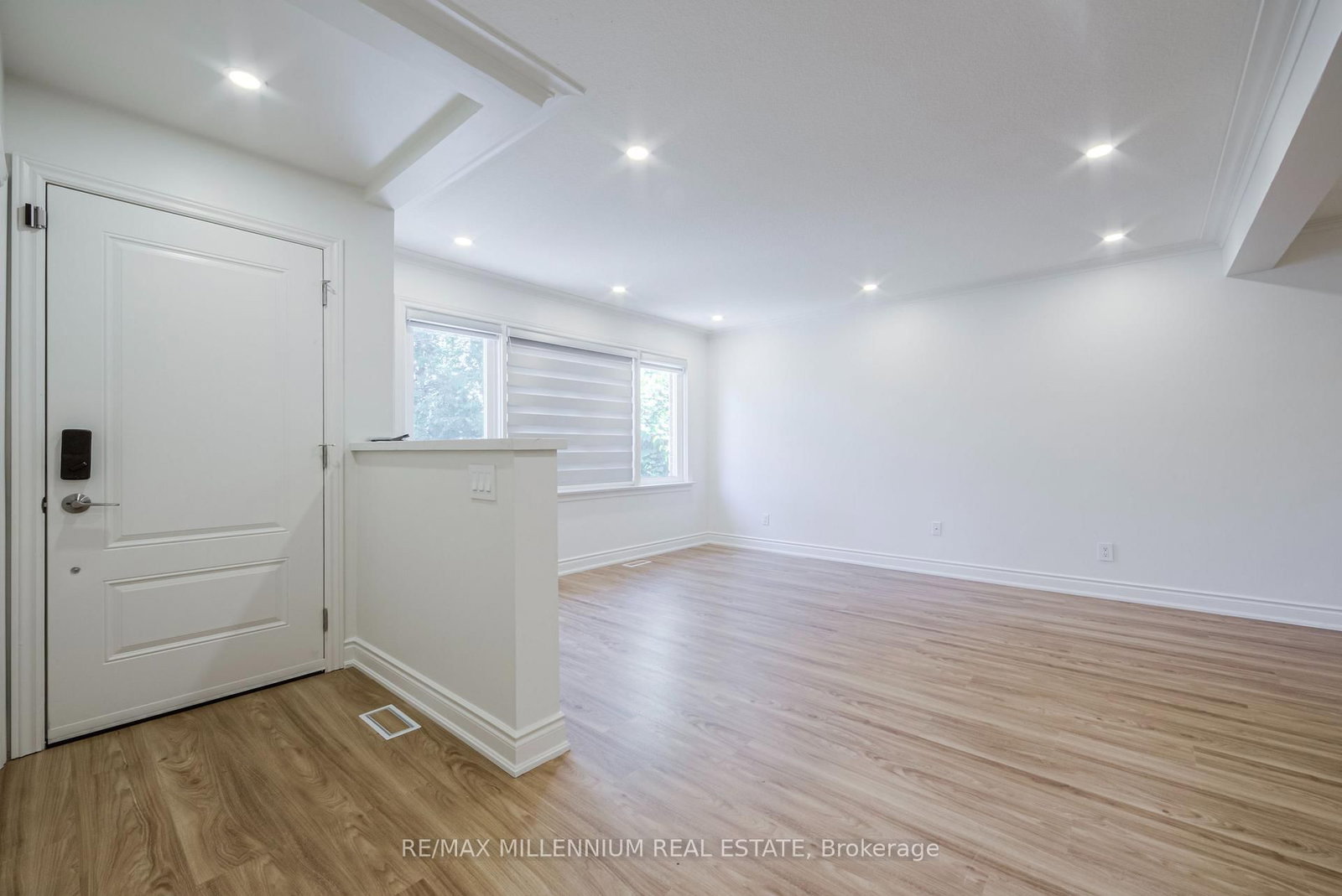 1285 Rebecca Oakville,ON L6L 1Z3 — Photo 11