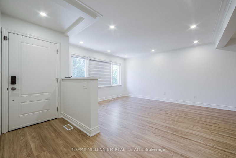 1285 Rebecca Oakville,ON L6L 1Z3 — Photo 11