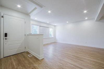 1285 Rebecca Oakville,ON L6L 1Z3 — Photo 11