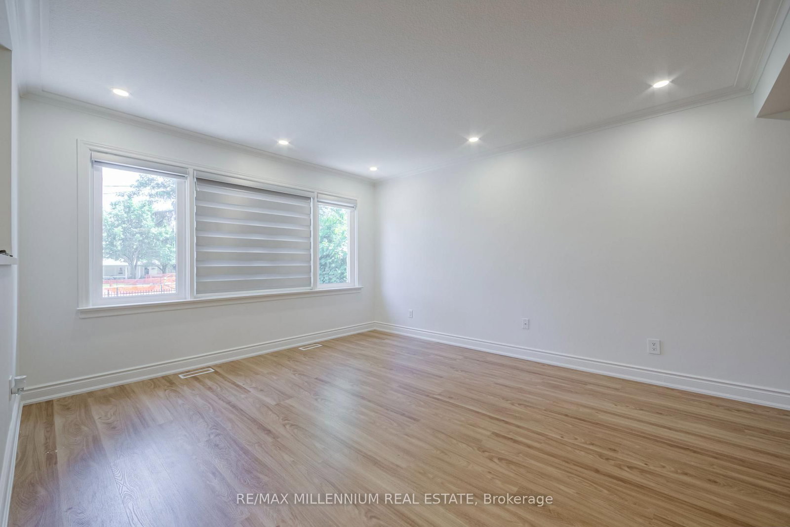 1285 Rebecca Oakville,ON L6L 1Z3 — Photo 12