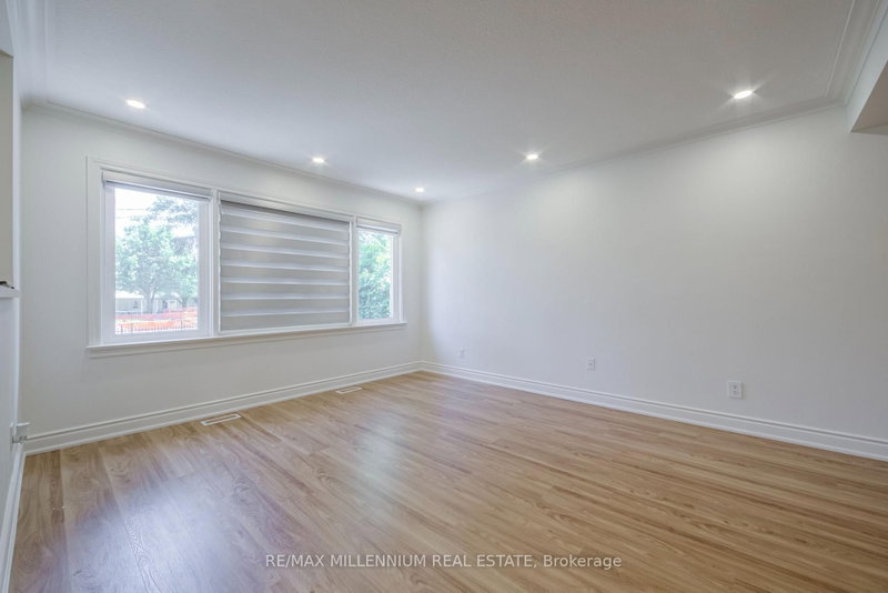 1285 Rebecca Oakville,ON L6L 1Z3 — Photo 12