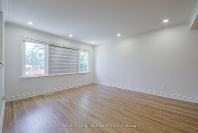 1285 Rebecca Oakville,ON L6L 1Z3 — Photo 12
