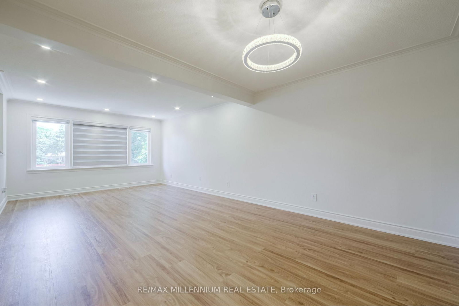 1285 Rebecca Oakville,ON L6L 1Z3 — Photo 18