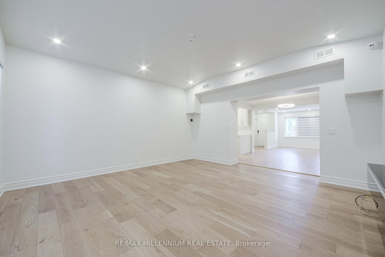 1285 Rebecca Oakville,ON L6L 1Z3 — Photo 21