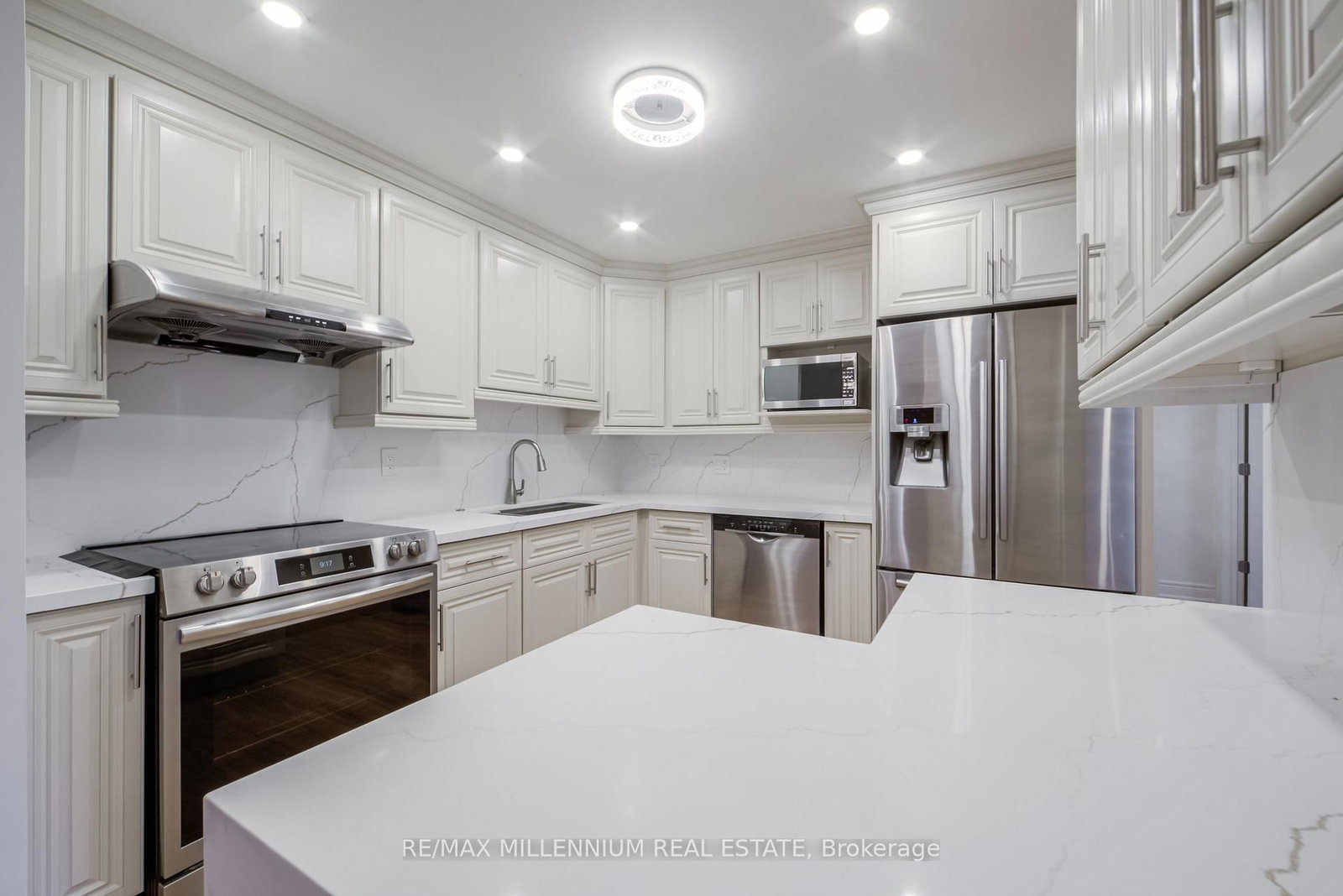 1285 Rebecca Oakville,ON L6L 1Z3 — Photo 24