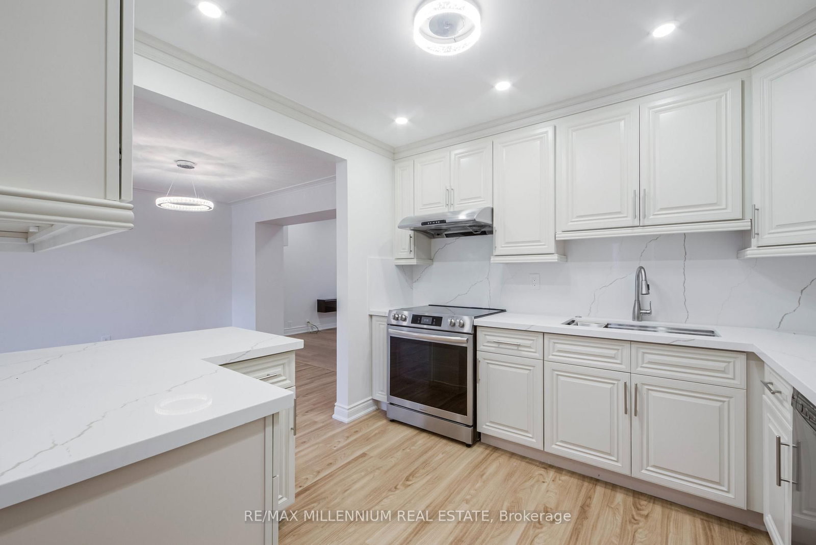1285 Rebecca Oakville,ON L6L 1Z3 — Photo 26