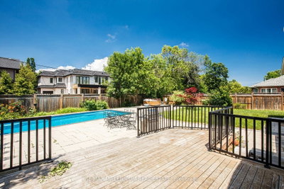 1285 Rebecca Oakville,ON L6L 1Z3 — Photo 4