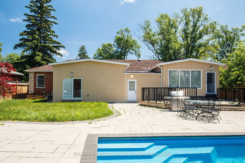 1285 Rebecca Oakville,ON L6L 1Z3 — Photo 8