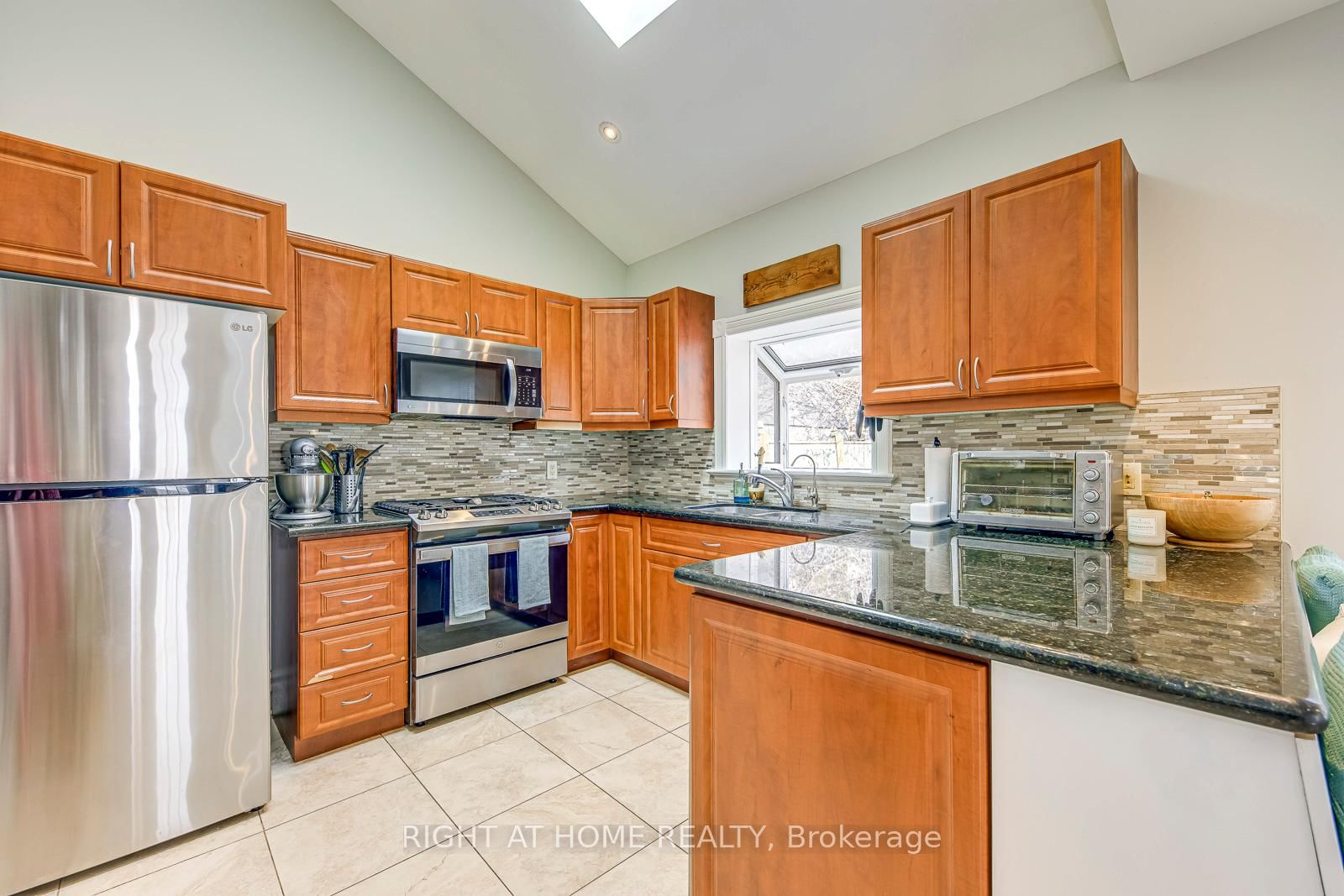 24 Mill Brampton,ON L6X 1S6 — Photo 7