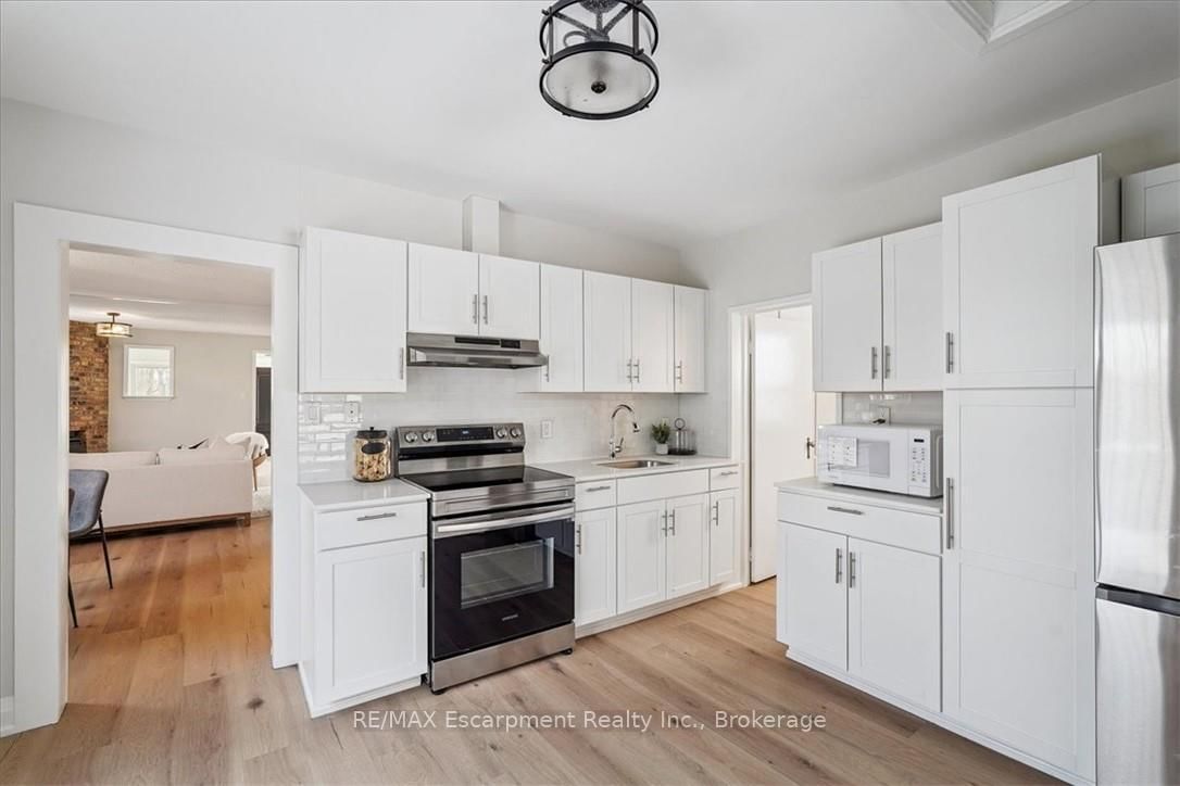 135 DEANE Avenue • Oakville, ON photo 10