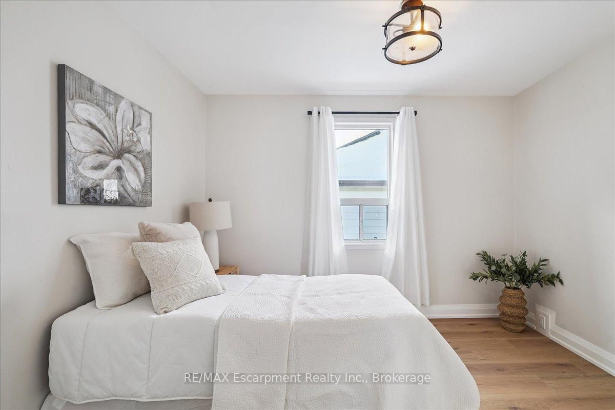 135 DEANE Avenue • Oakville, ON photo 13