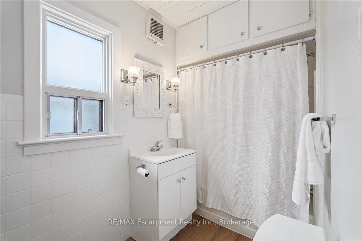 135 DEANE Avenue • Oakville, ON photo 14