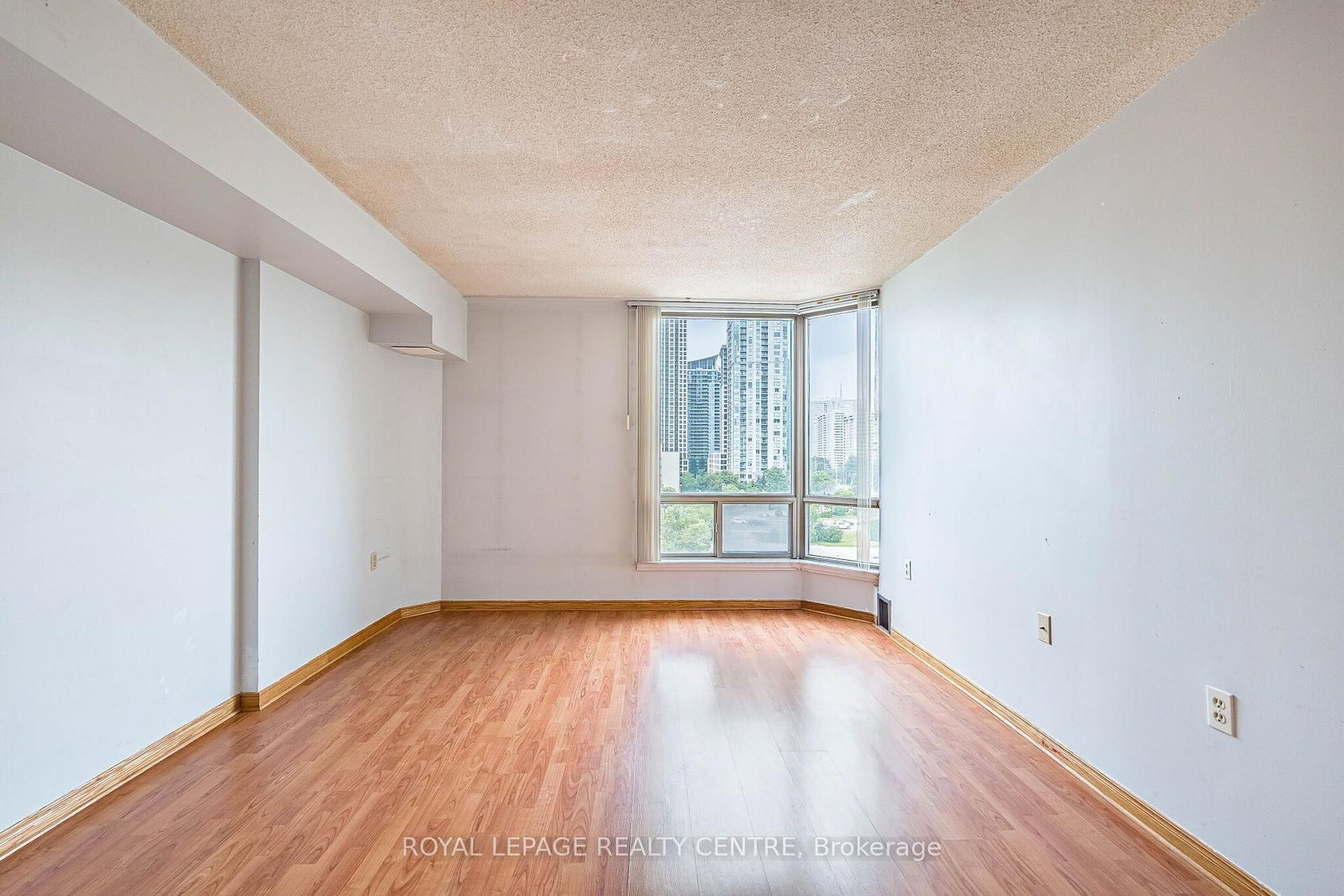 807-25 Fairview Rd, Mississauga, view 26