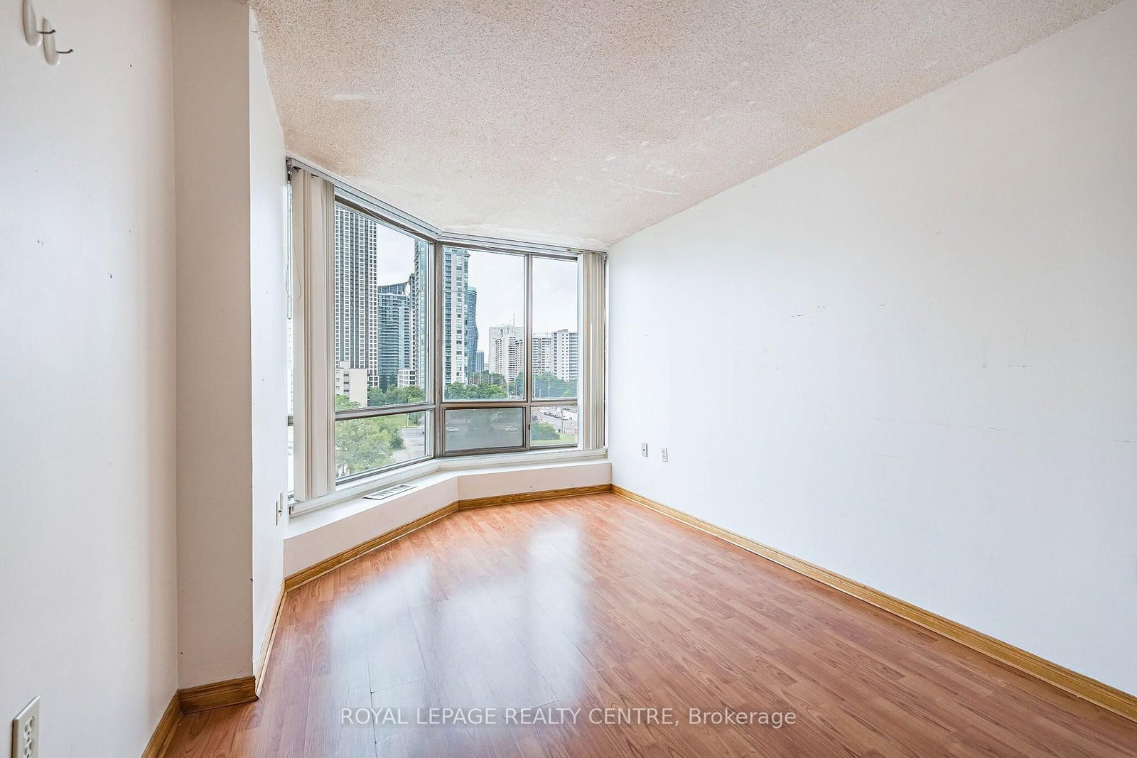807-25 Fairview Rd, Mississauga, view 32