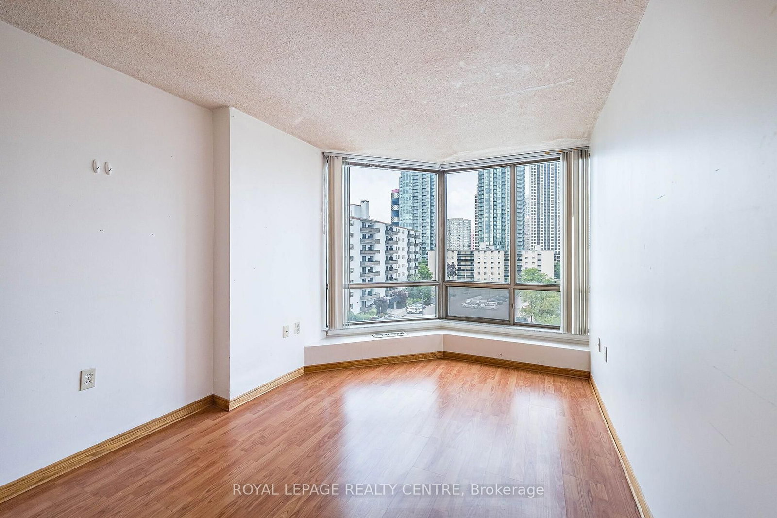 807-25 Fairview Rd, Mississauga, view 33