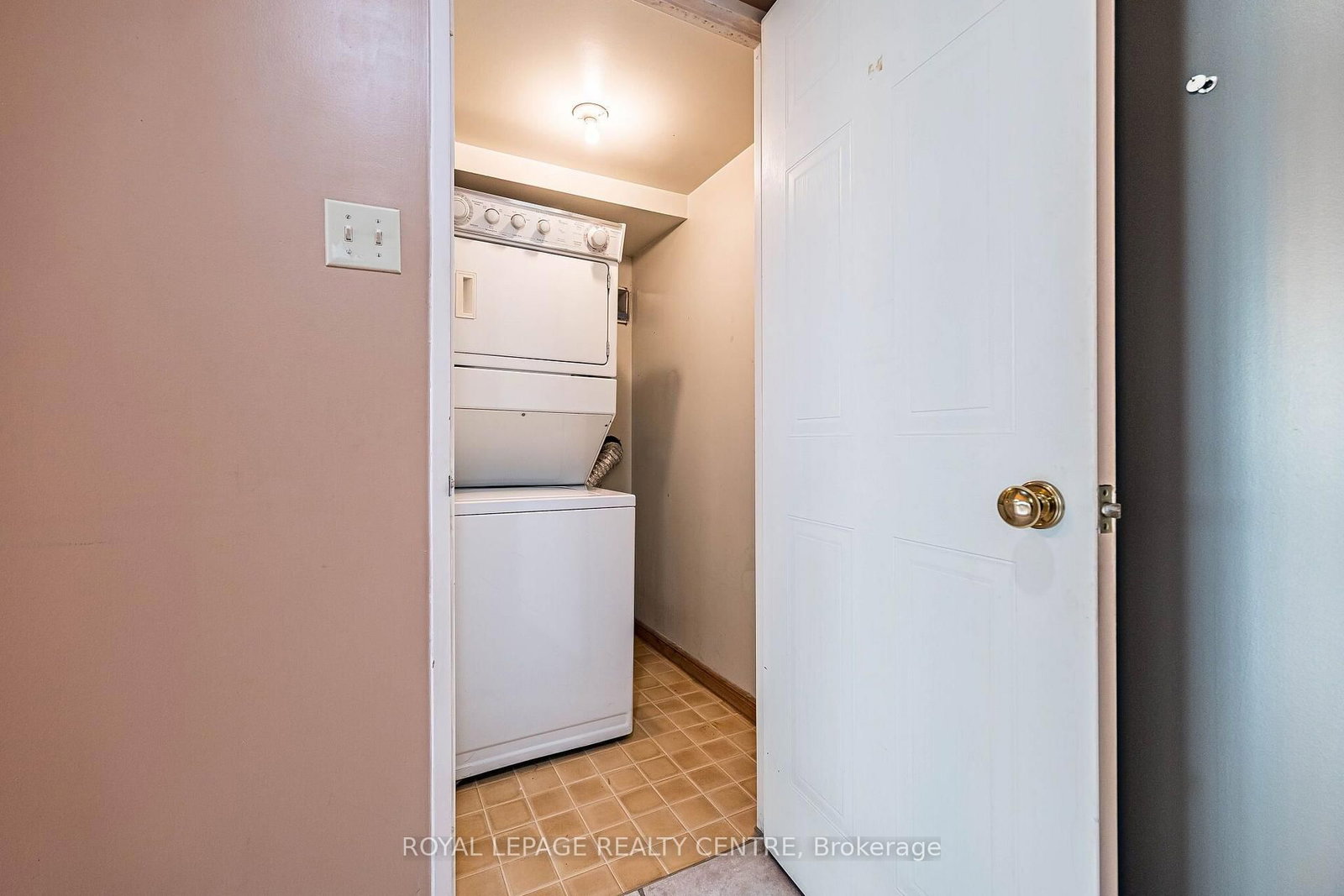 807-25 Fairview Rd, Mississauga, view 38