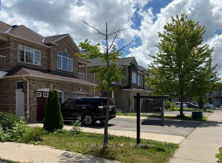 Semi-Detached House for sale at 50 Dewridge Court, Brampton, Ontario, L6R 3C1 - Sandringham-Wellington - MLS: W13529438