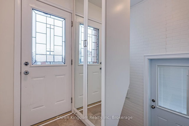 Upper - 11A Lonborough Avenue N
