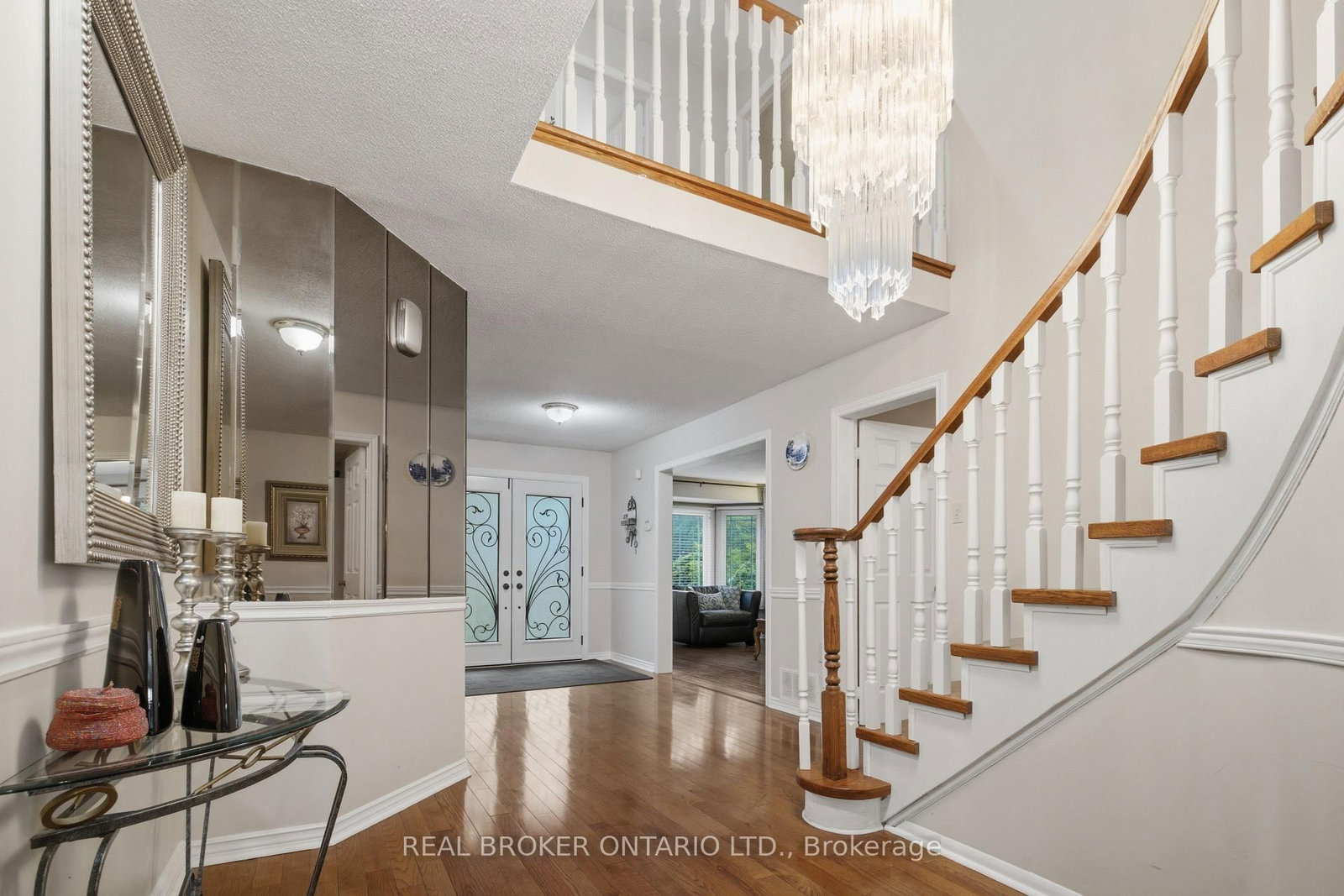 1356 Mapleridge Crescent • Oakville, ON photo 6
