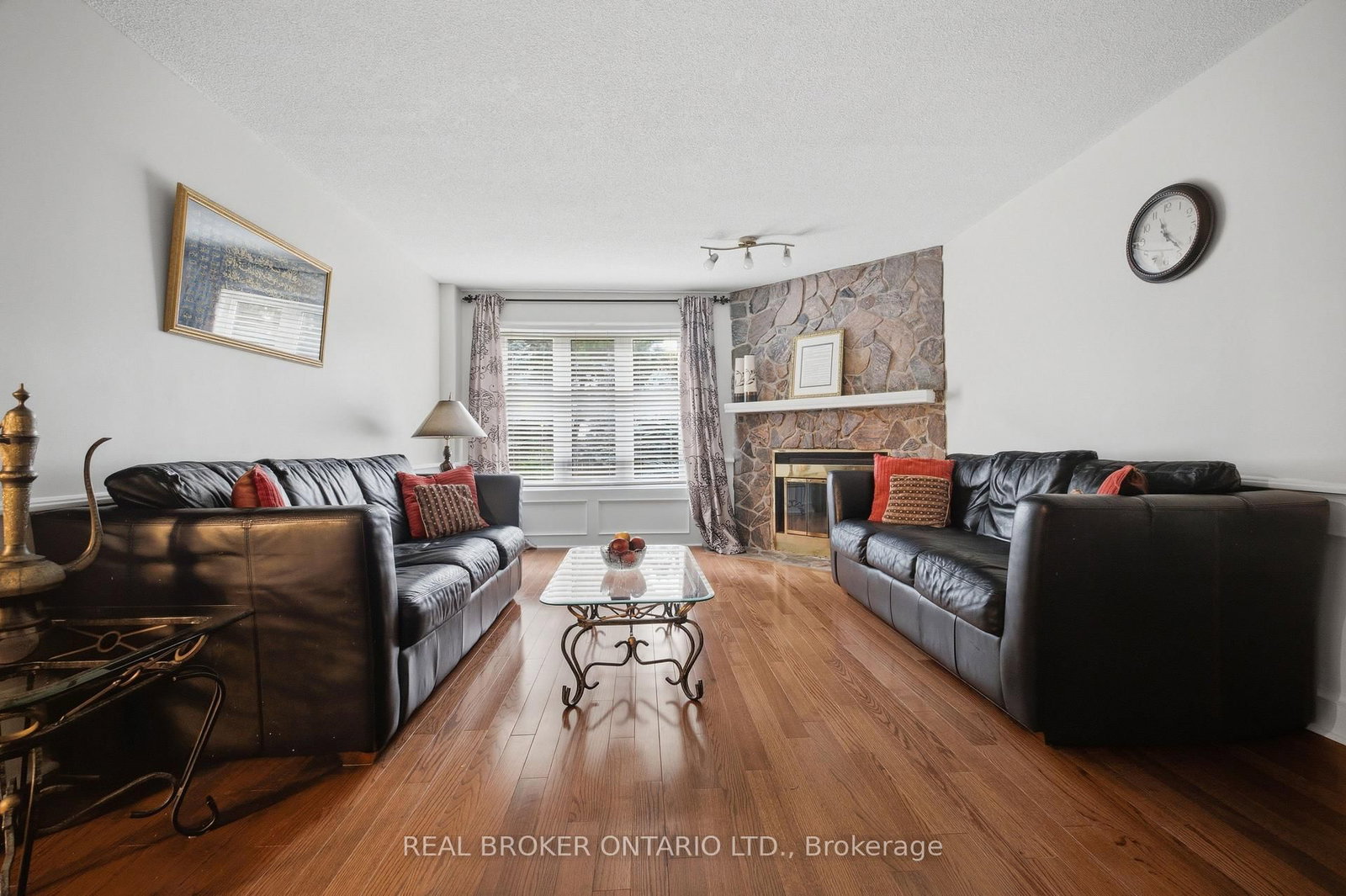 1356 Mapleridge Crescent • Oakville, ON photo 8