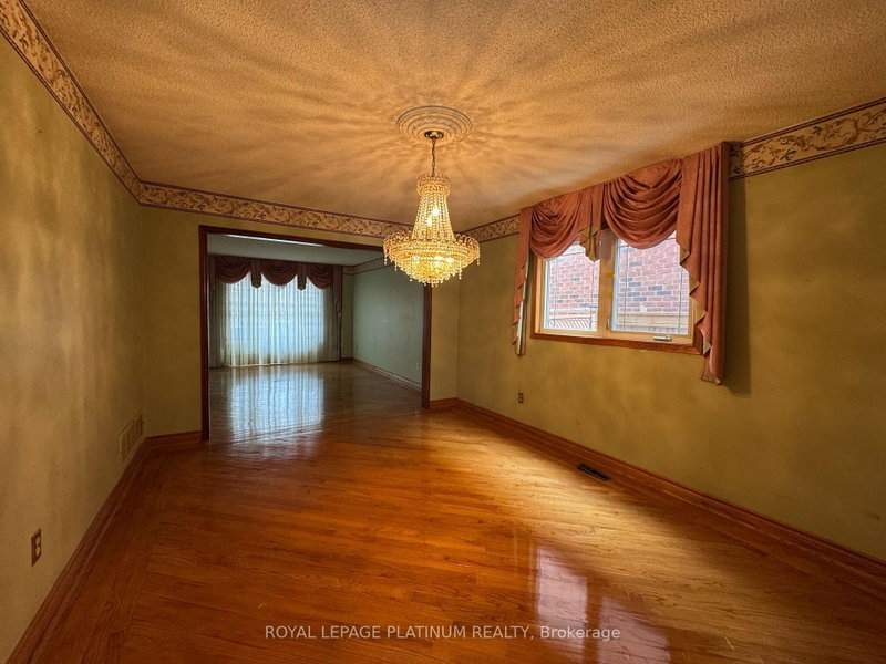 60 Brookfield Crt photo 4