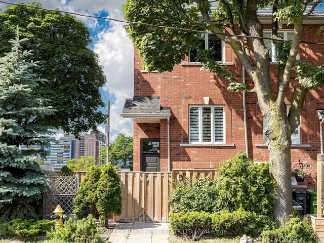 10 Lightbourn Avenue