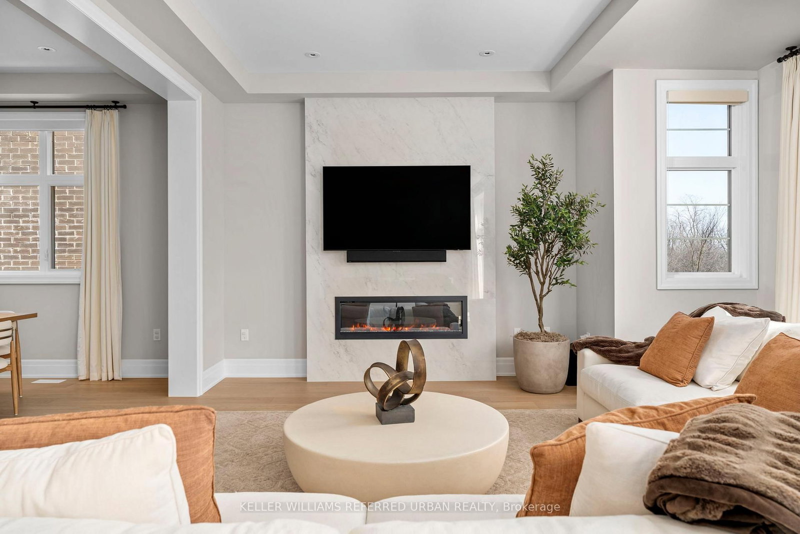 1318 Courtleigh Trail • Oakville, ON photo 9