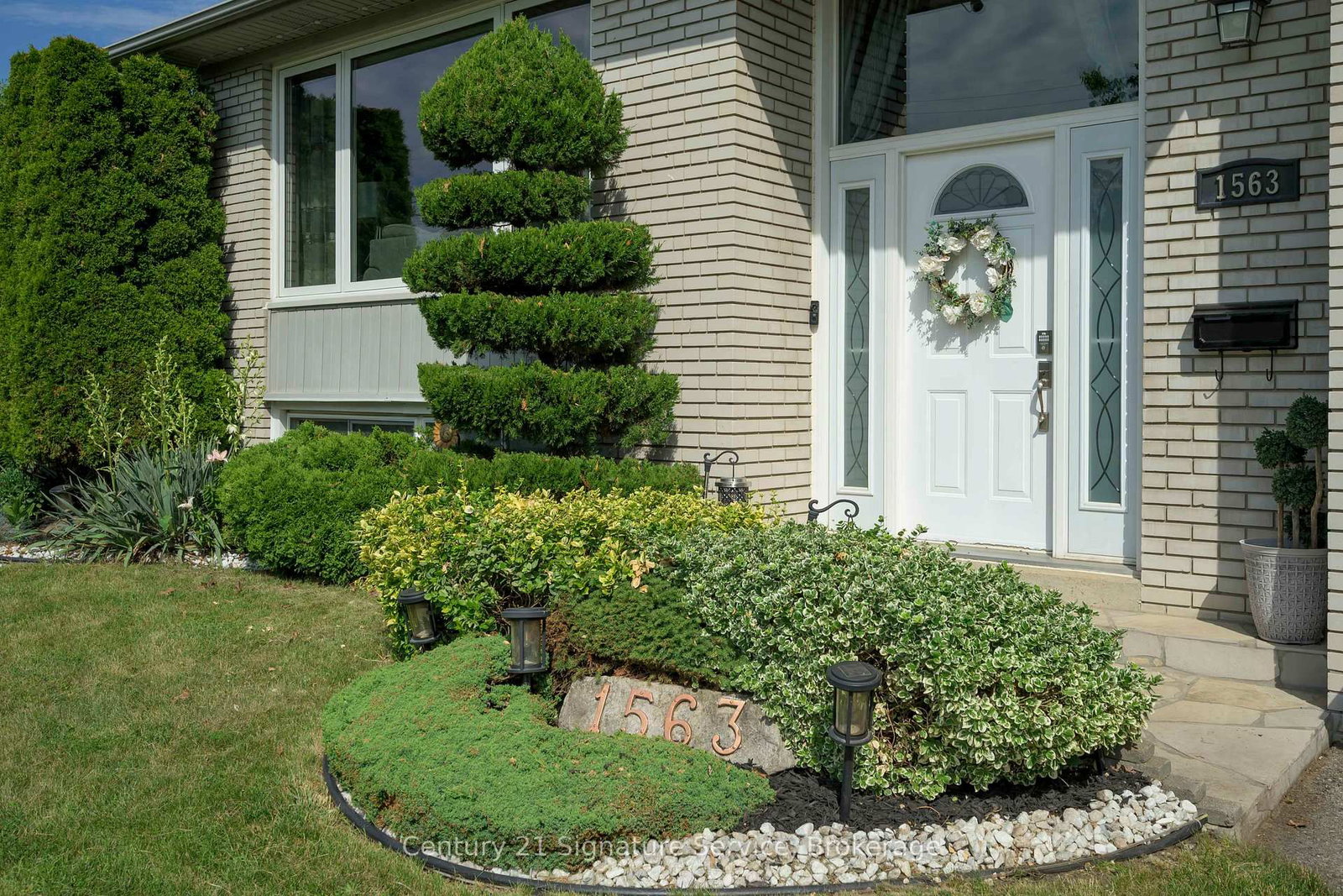 1563 Brentano Boulevard • Mississauga, ON photo 2