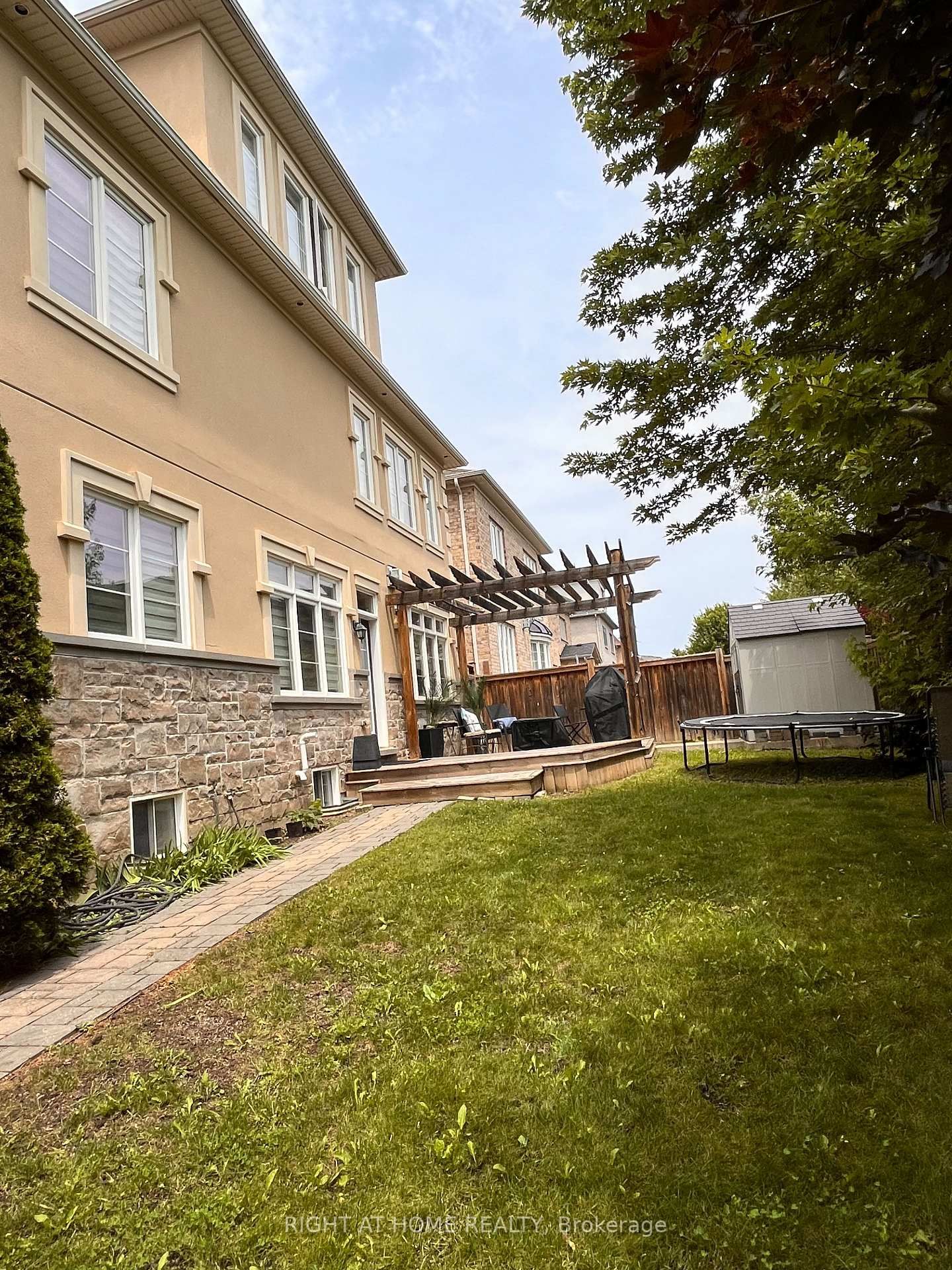 11 Fairmont Close • Brampton, ON photo 22