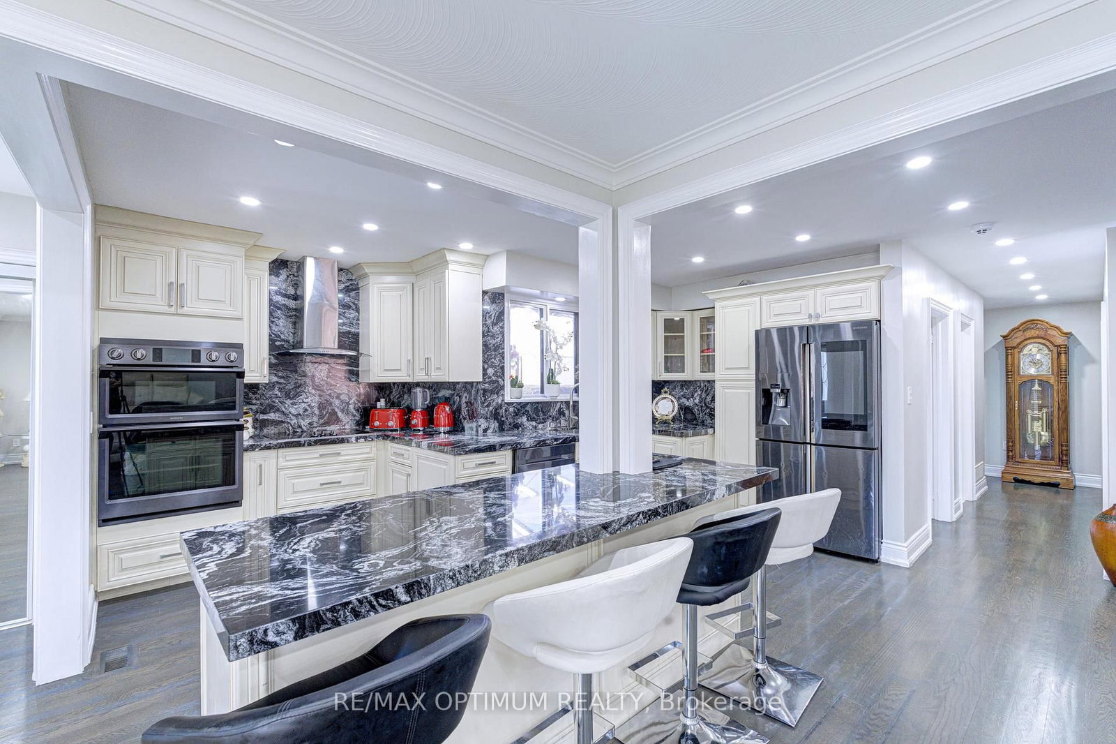 6 Evernby Boulevard • Toronto, ON photo 10