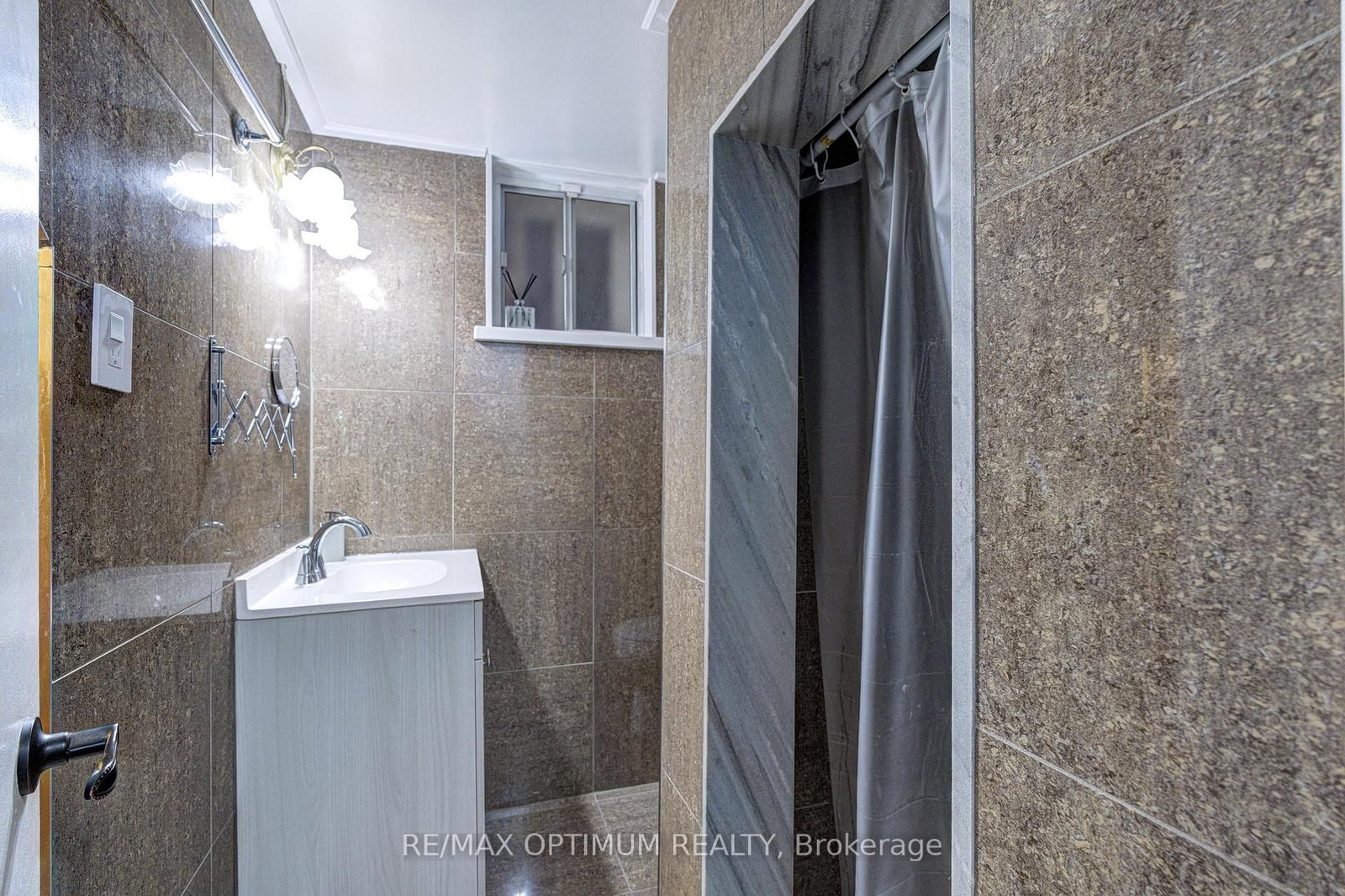 6 Evernby Boulevard • Toronto, ON photo 32