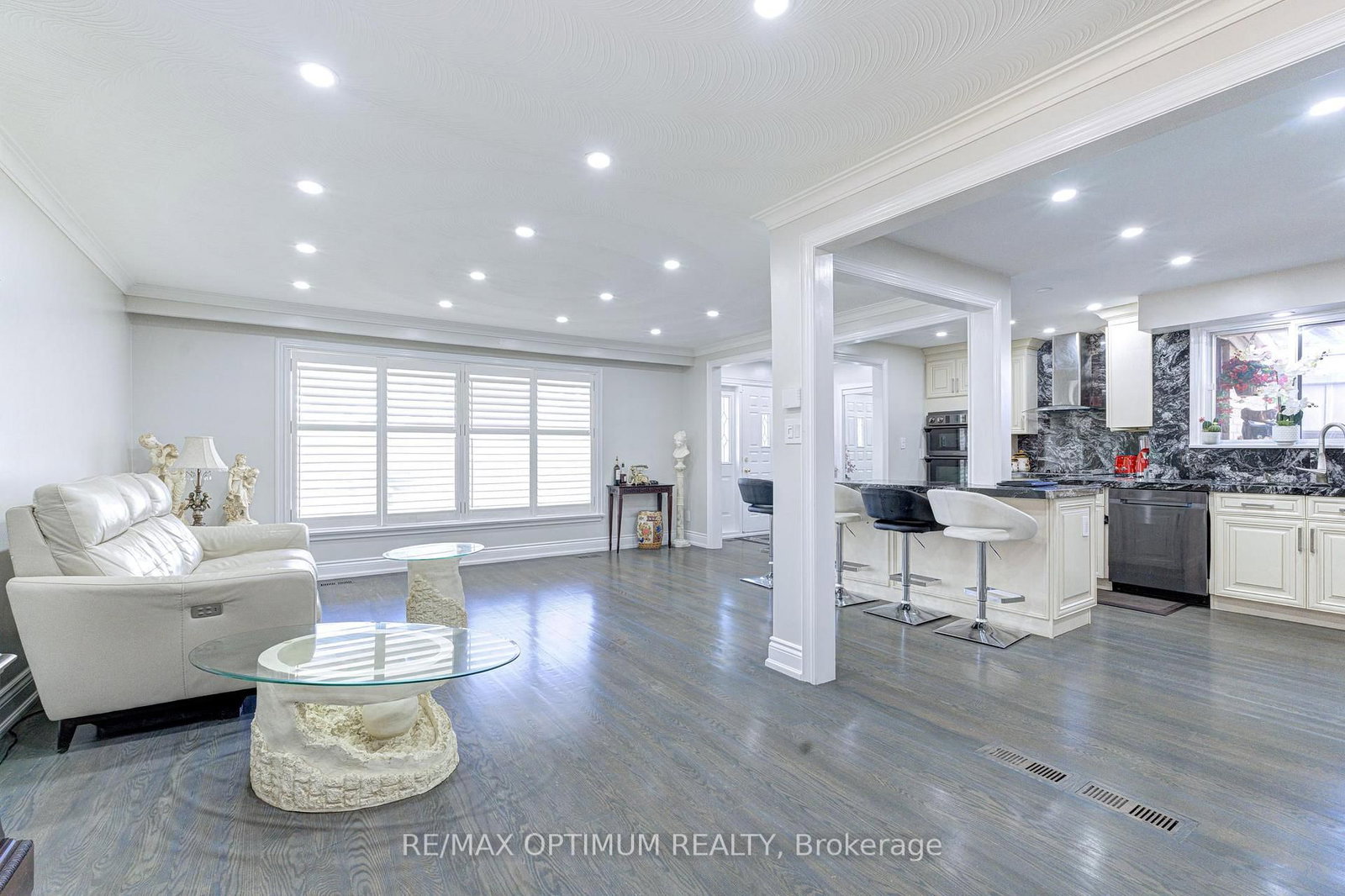 6 Evernby Boulevard • Toronto, ON photo 9