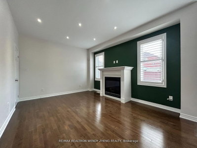 Unit Upper — 33 Begonia Crescent — more photos
