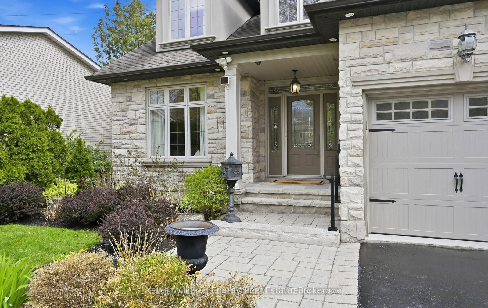 768 Duchess Drive • Mississauga, ON photo 5