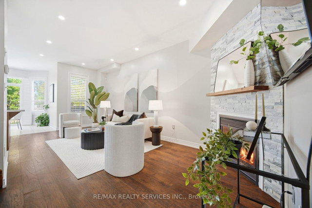 10 Deepcoral Court