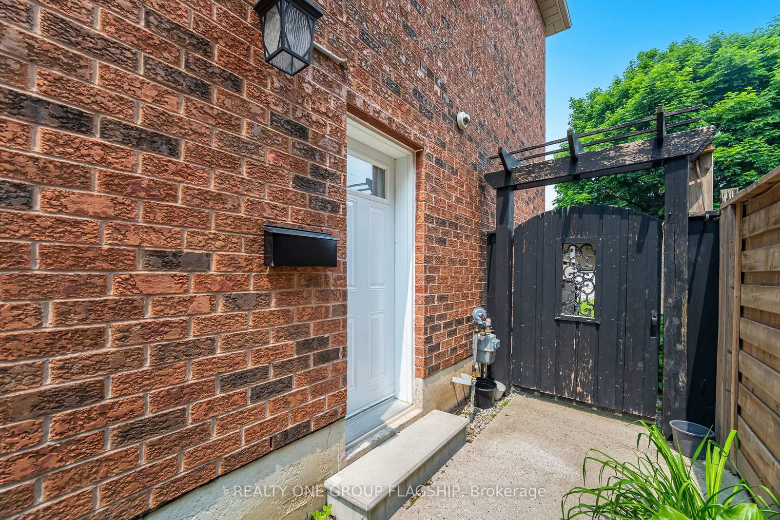 7267 Windbreak Court • Mississauga, ON photo 33