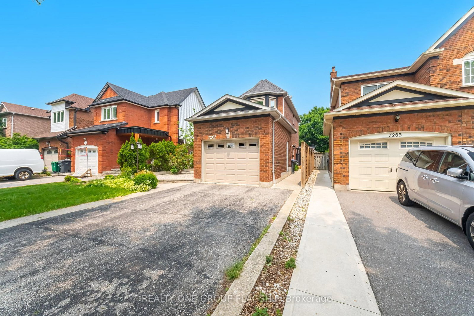 7267 Windbreak Court • Mississauga, ON photo 4