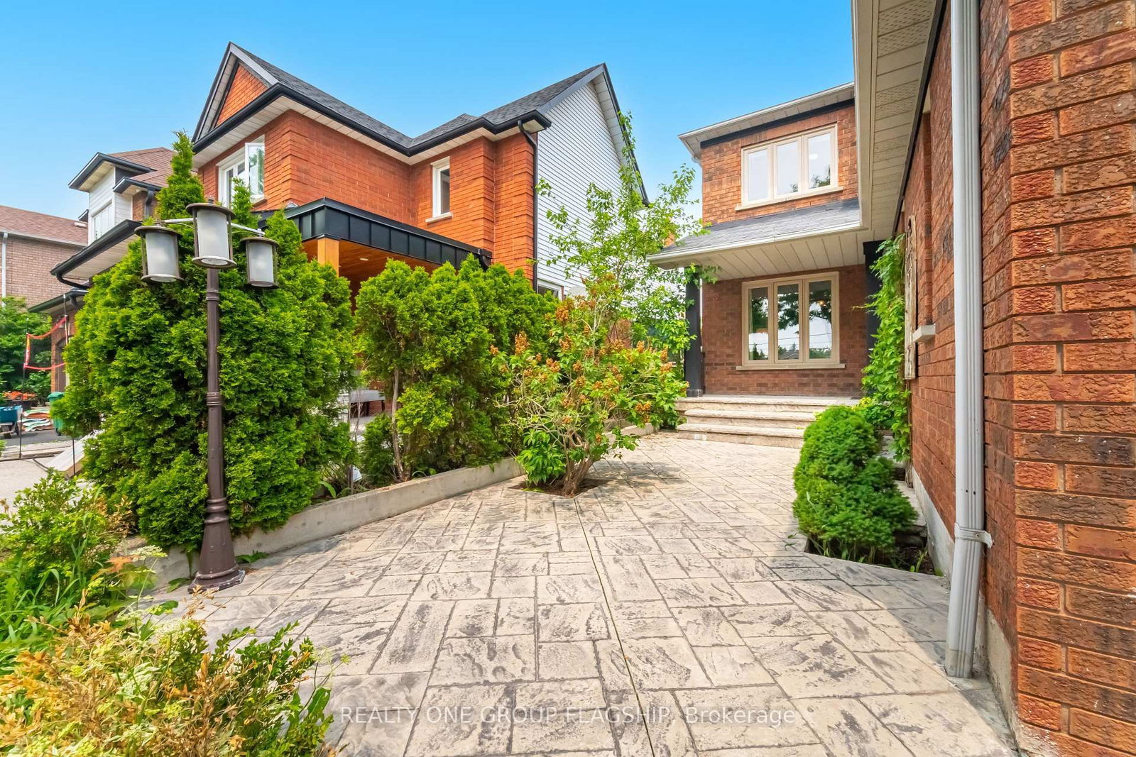 7267 Windbreak Court • Mississauga, ON photo 6