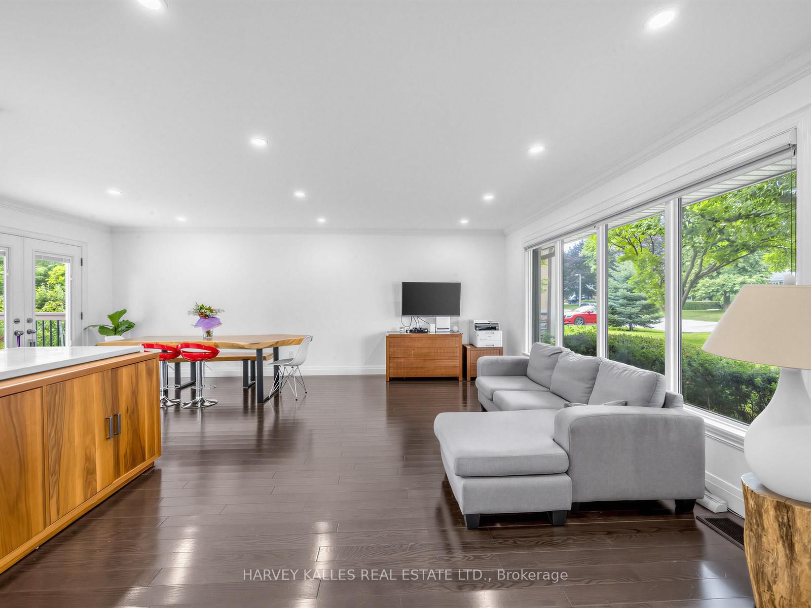 1228 Pallatine Drive • Oakville, ON photo 7