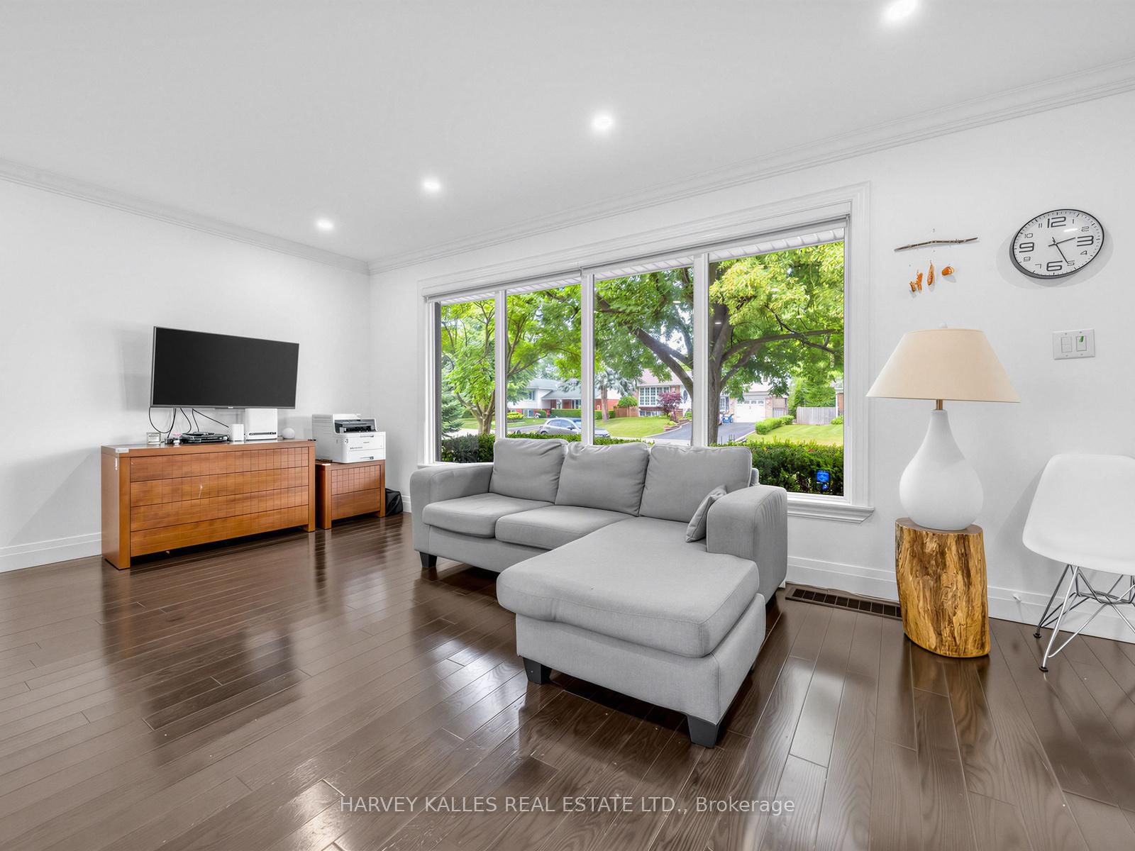 1228 Pallatine Drive • Oakville, ON photo 8