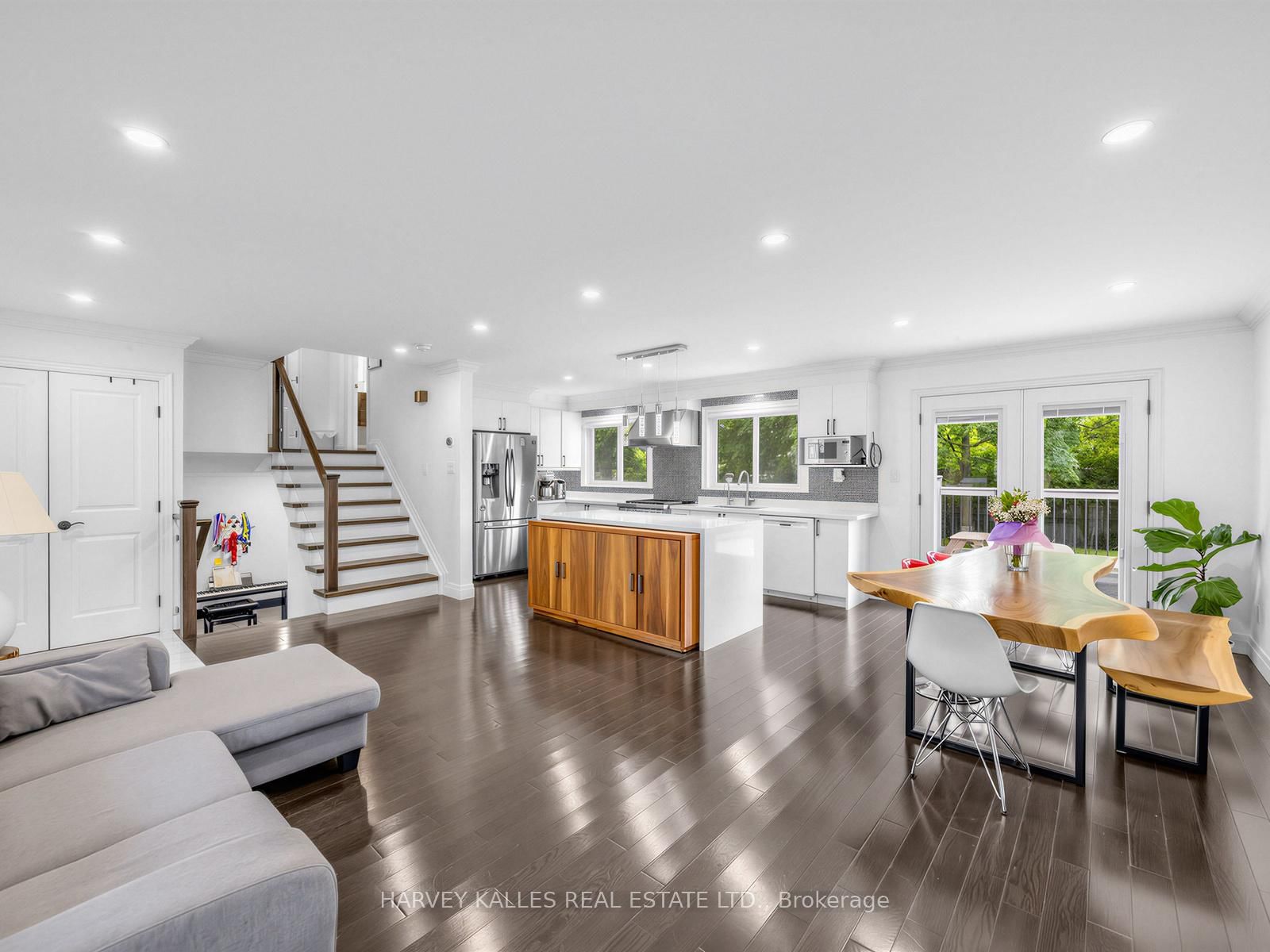 1228 Pallatine Drive • Oakville, ON photo 9
