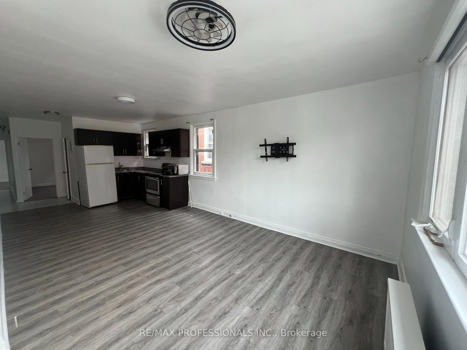 2-3210 Lake Shore Boulevard, Toronto, ON, photo 3