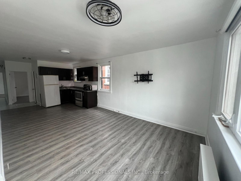 2 - 3210 Lake Shore Boulevard W