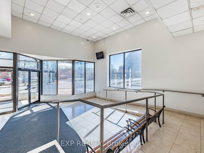 Unit 907 — 25 Agnes Street — photo 2