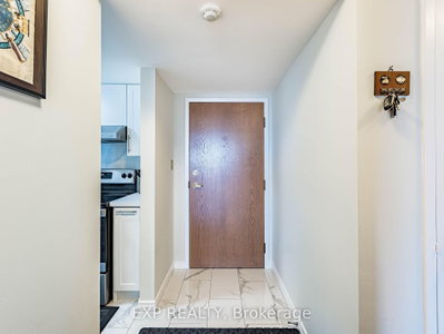 Unit 907 — 25 Agnes Street — photo 6