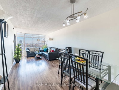 Unit 907 — 25 Agnes Street — more photos