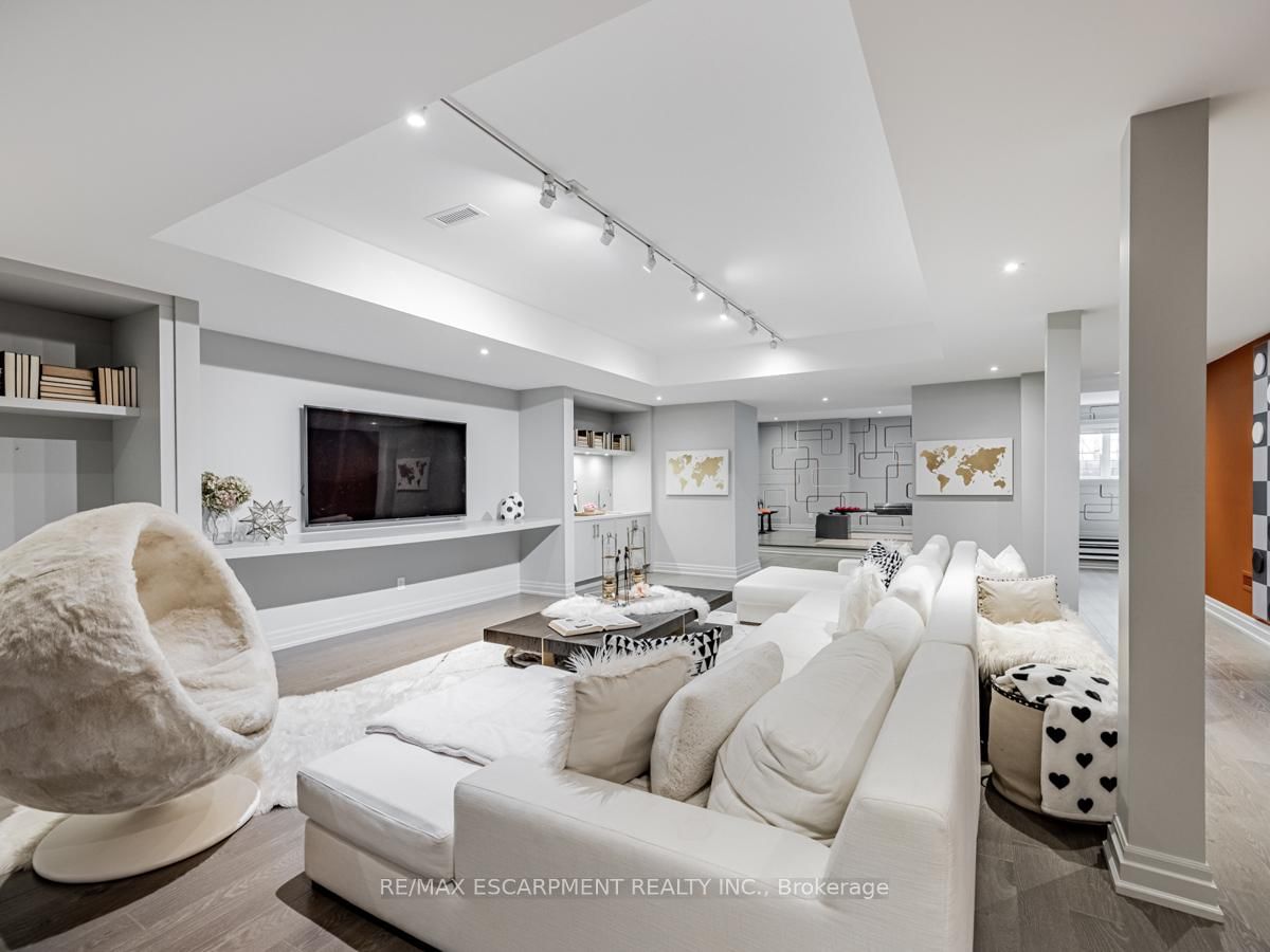 393 Maple Grove Drive • Oakville, ON photo 39