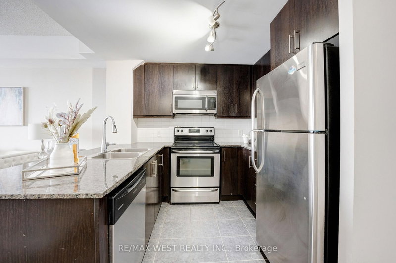 627 - 15 James Finlay Way
